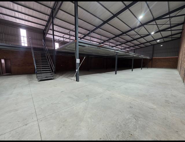 2,342M² WAREHOUSE TO LET IN ORMONDE